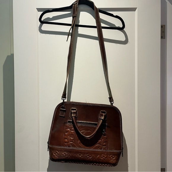 Vintage genuine leather elephant embossed hand shoulder crossbody bag - Picture 3 of 6